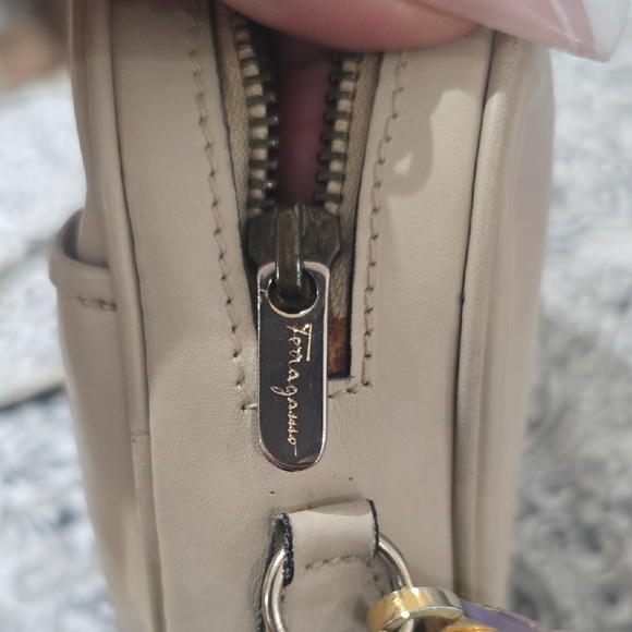 Salvatore Ferragamo Beige RARE Vantage Shoulder Bag AUTHENTIC - Picture 4 of 16